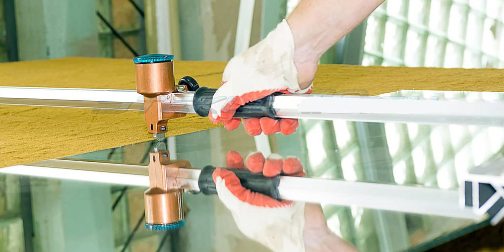 Резка и обработка зеркал в Тюмени